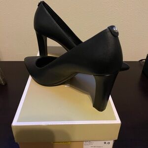 Michael Michael Kors Abbi Leather Flex Pumps Black